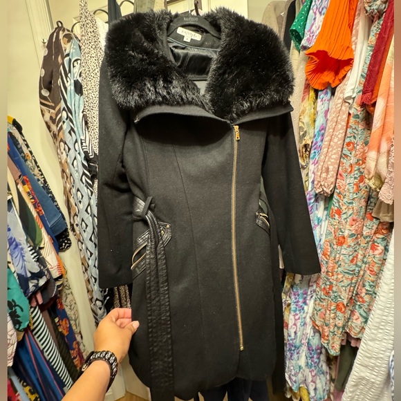 Via Spiga Jackets & Blazers - Via Spiga 
Women's Belted Faux-Fur-Collar Coat